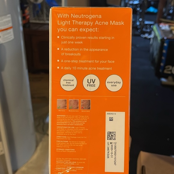 Neutrogena Light Therapy Acne Mask - Picture 4 of 5